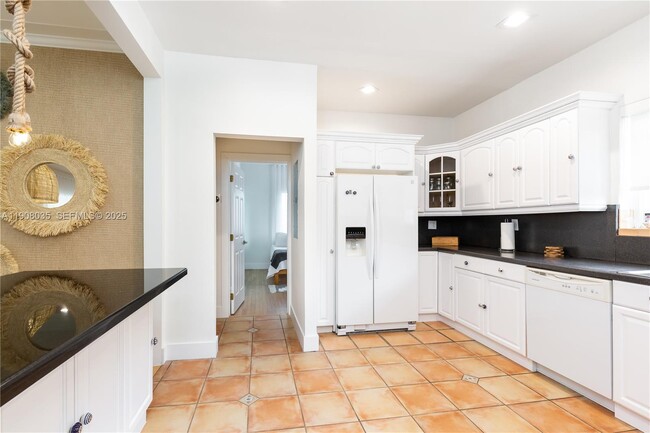 Building Photo - 501 SW 19th Rd