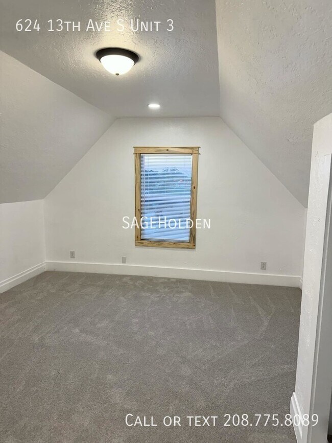 Building Photo - 624 13th Ave S