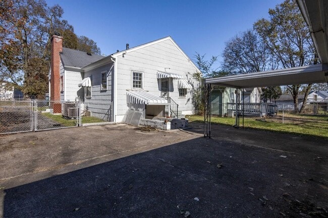 Building Photo - 1220 Hammond Ave