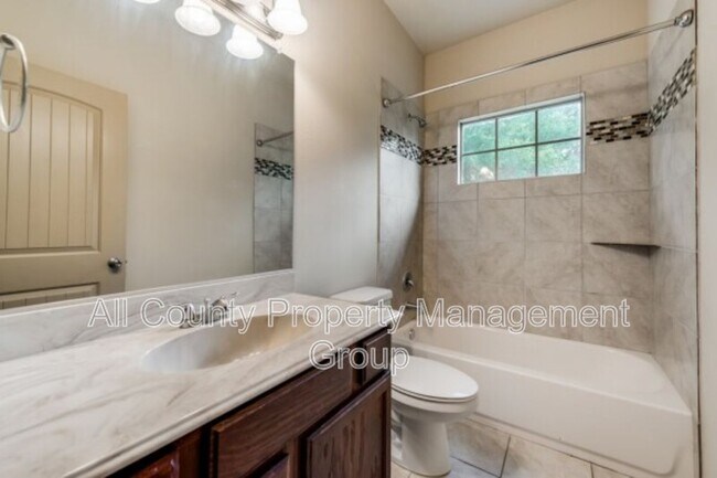 Building Photo - 1579 Cozy Dr