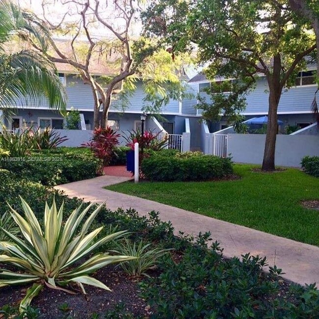 Building Photo - 798 Crandon Blvd