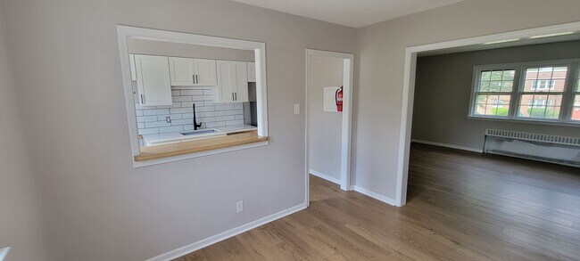 Building Photo - "Chic 1-Bedroom Condo: Your Ideal Home in ...
