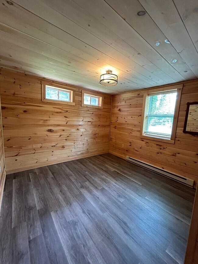 Building Photo - 480 Spruce Hollow Rd