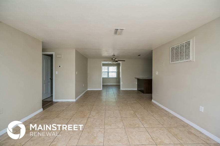 Building Photo - 1408 Russel Ln