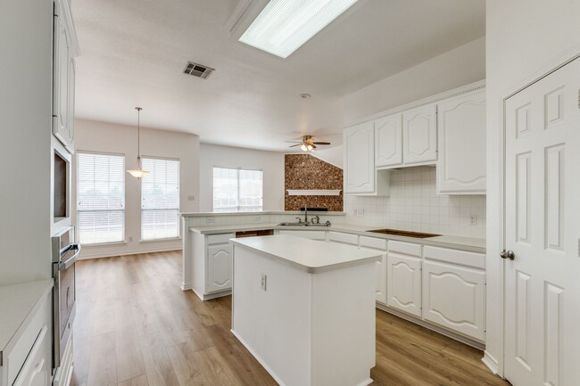 Building Photo - 9247 Aristocrat Ln