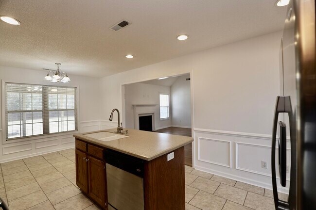 Building Photo - 3065 Temple Rd