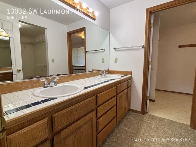 Building Photo - 13032 SW Laurmont Dr