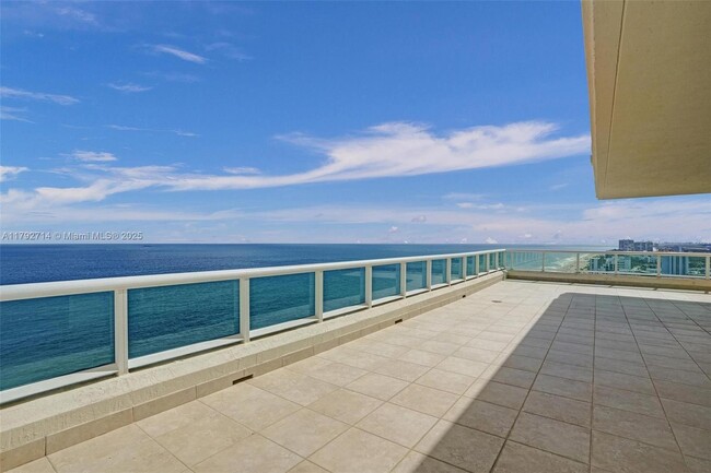 Building Photo - 101 S Fort Lauderdale Beach Blvd