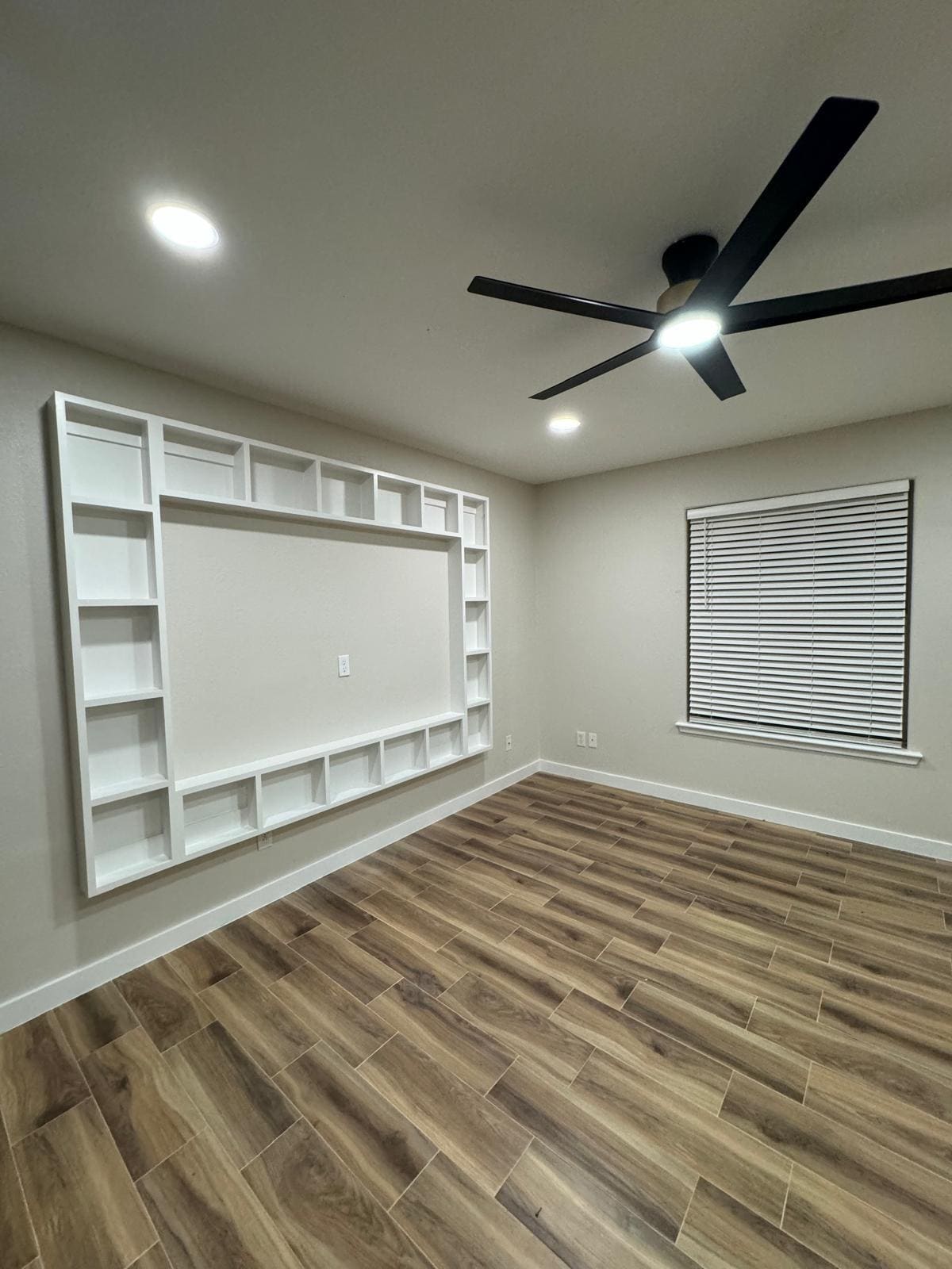 Building Photo - 721 Sonesta Dr