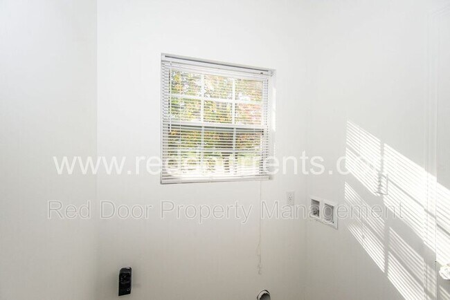 Building Photo - 907 Curlew Ln