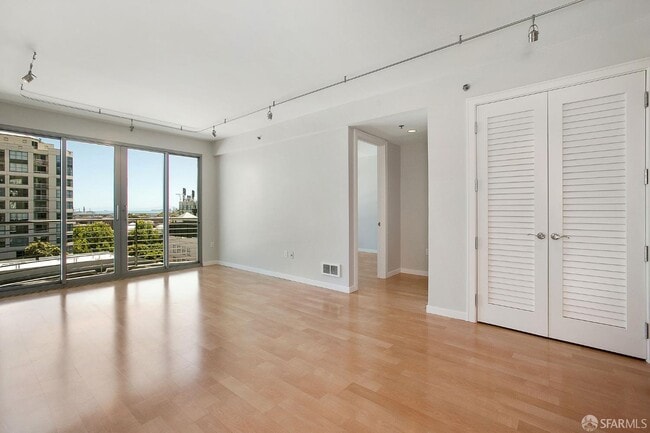 Building Photo - 219 Brannan St