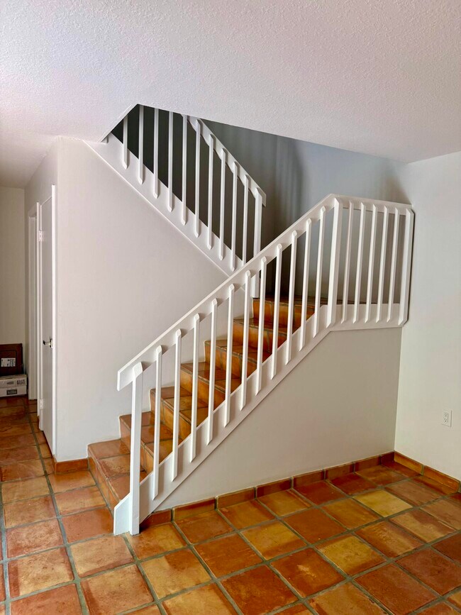 Building Photo - 2431 24th Ct