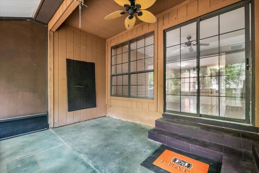 Building Photo - 5864 SW 8th Pl