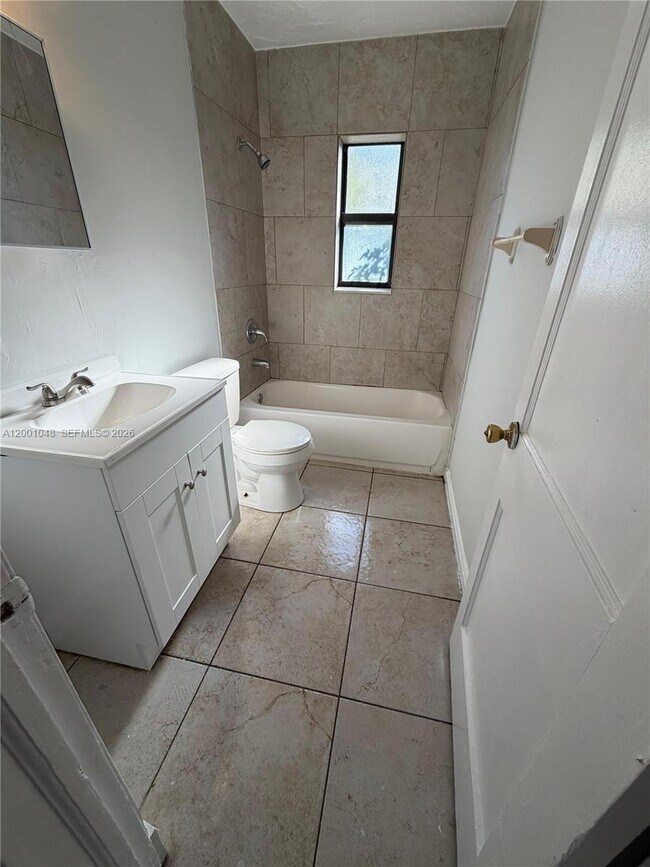 Building Photo - 1444 W 24th St