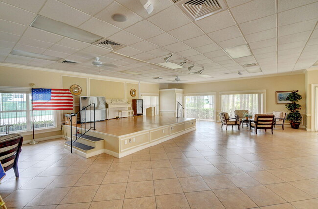 Building Photo - 2840 SW 13th St
