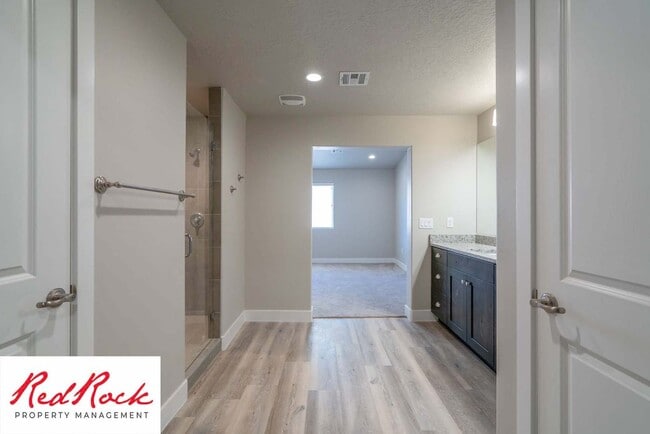 Building Photo - 3 Bedroom Hurricane Townhome With Scenic Views