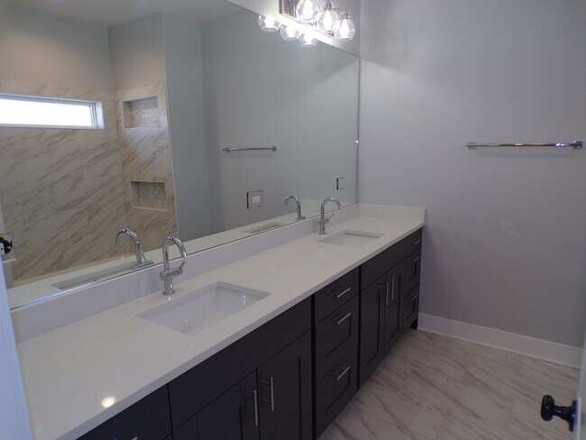 Building Photo - 33476 N Evergreen Dr