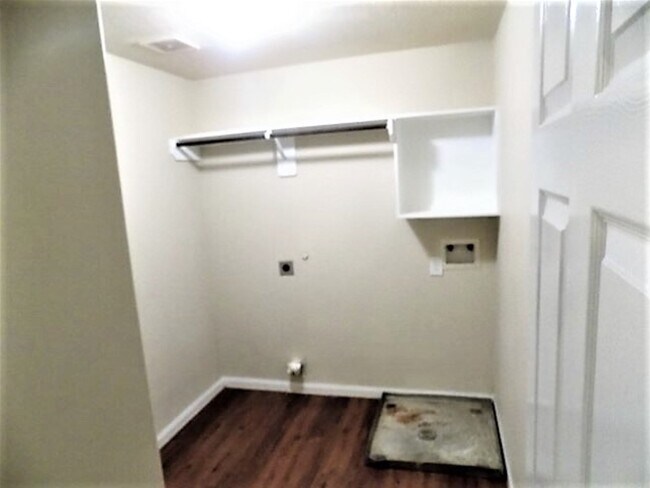 Building Photo - 911 Redcrest Springs Ct