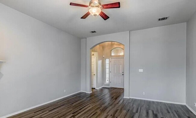 Building Photo - 702 Thrush Dr