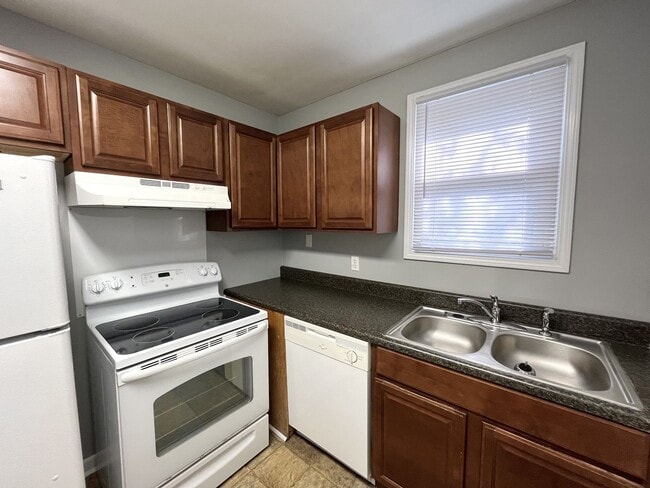 Building Photo - Prime East Nashville Living!