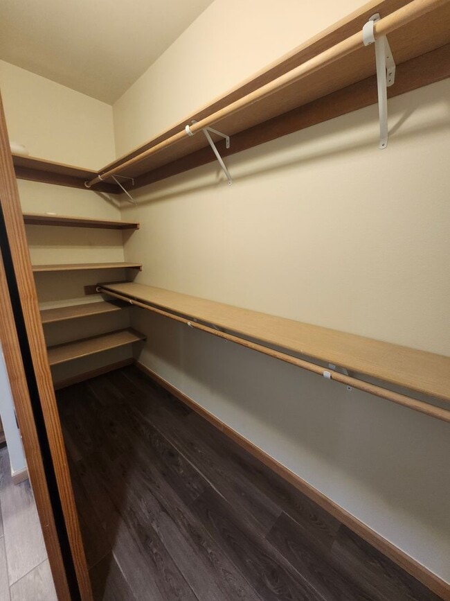 Building Photo - Tuscan-Style Townhome for Rent – Prime Ken...