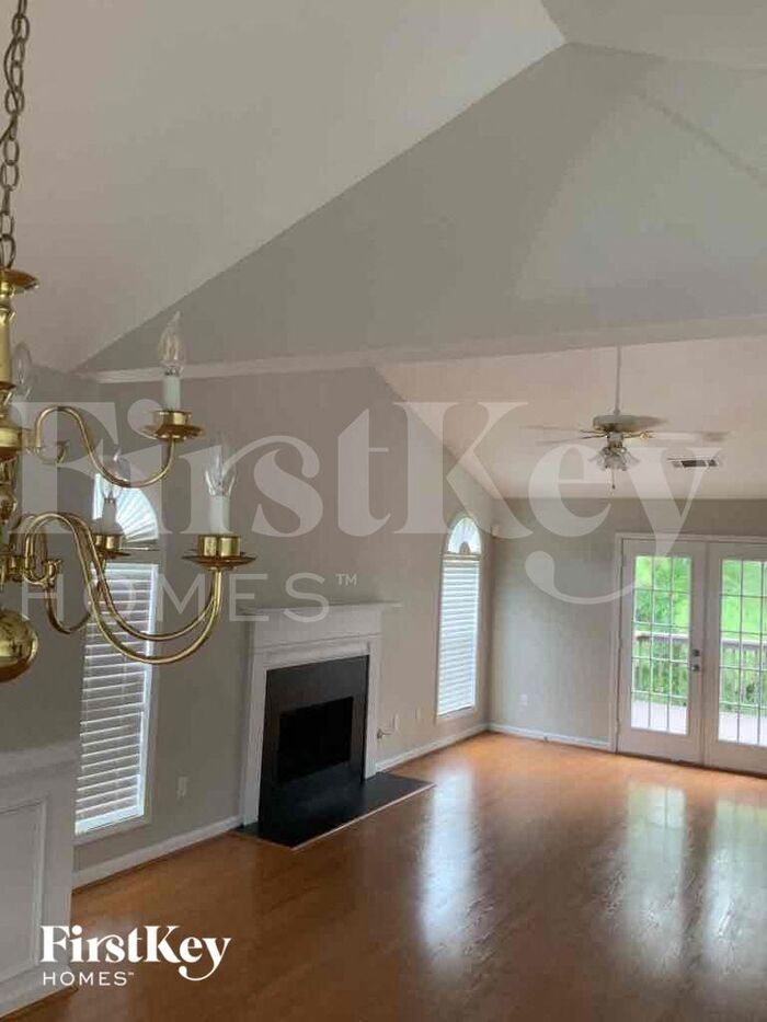 Building Photo - 3810 Riversong Dr NW