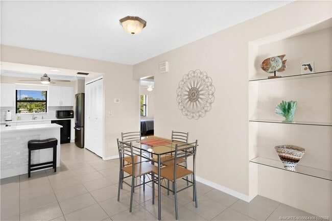 Building Photo - 4885 SE Capstan Ave