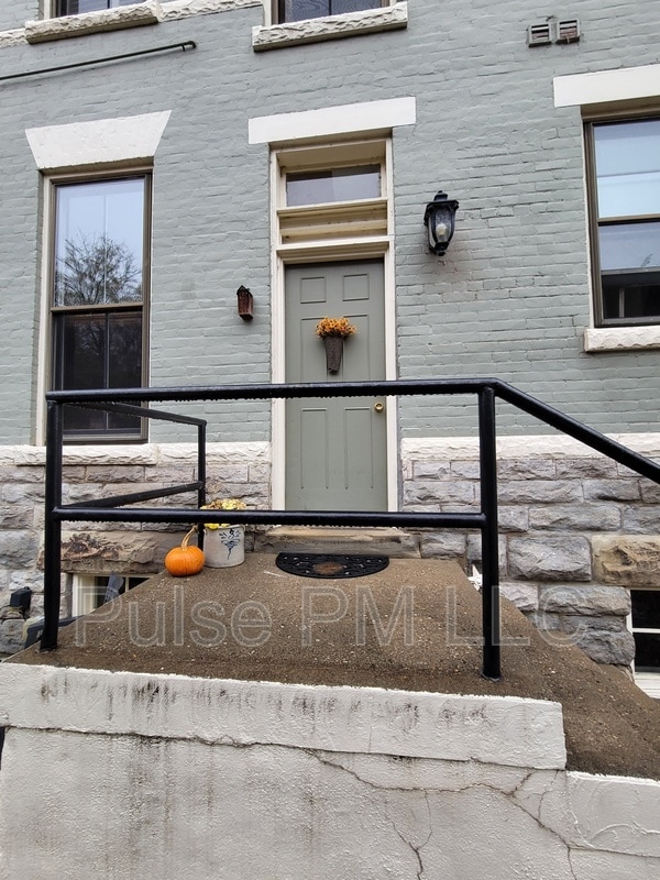 Building Photo - 530 Garrard St