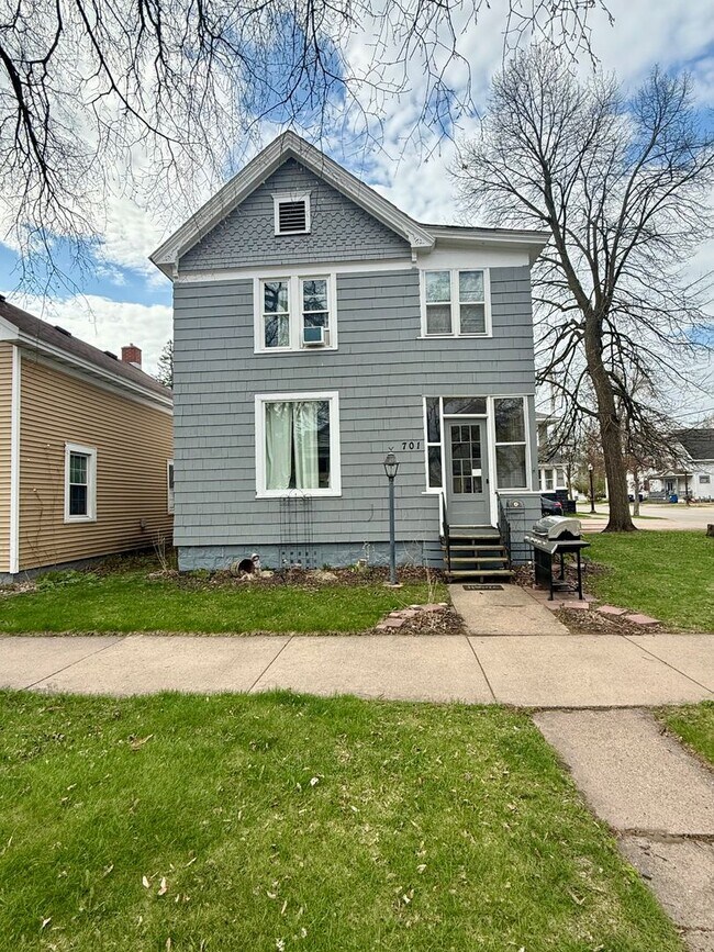 Primary Photo - 701 Scott St