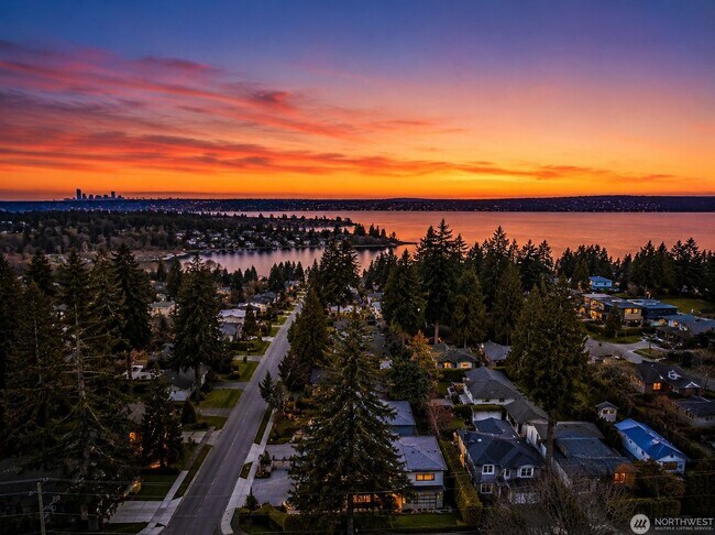 Building Photo - 5bd/4ba Kirkland Home