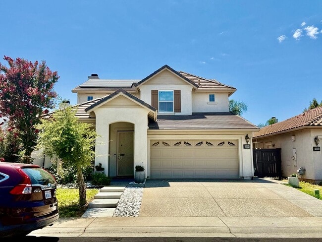 Primary Photo - Great 5 Bedroom 3 Bathroom 2,400 sqft. Hom...