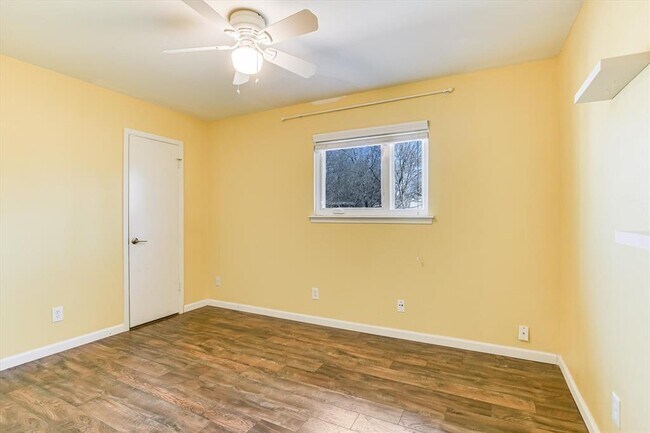 Building Photo - 7105 Meadowood Dr