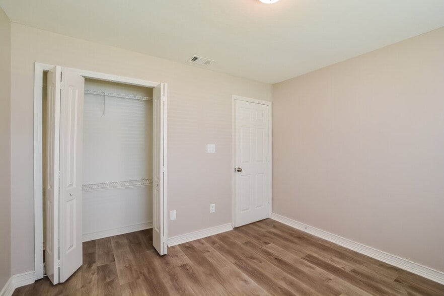Building Photo - 4406 Weeping Willow Cir
