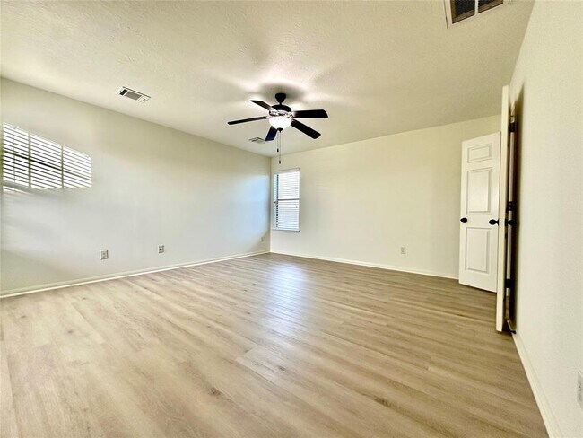 Building Photo - 2026 Bloommist Ct
