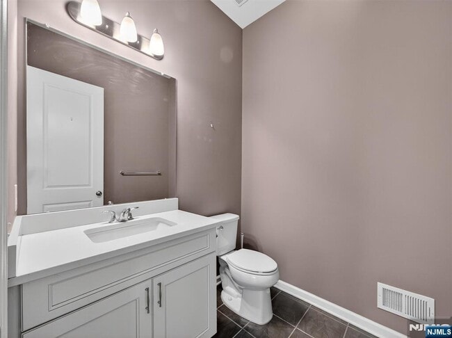 Building Photo - 26 Roosevelt Dr