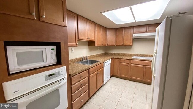 Building Photo - 5529 Woodenhawk Cir