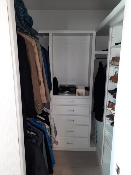 Building Photo - 1735 Woodridge Dr