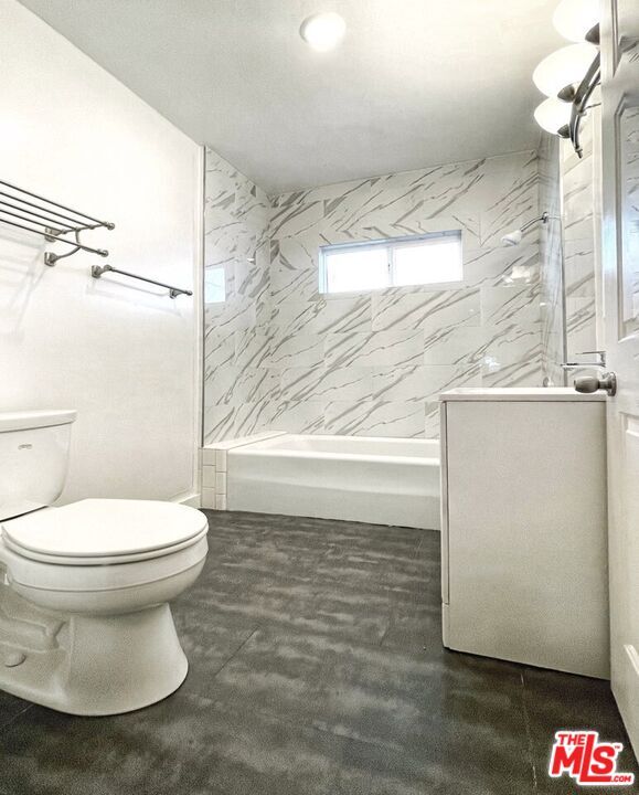 Building Photo - 838 N Sycamore Ave