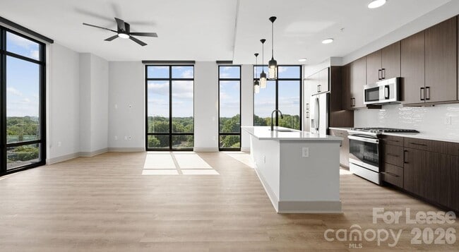 Building Photo - 2025 Cleveland Ave