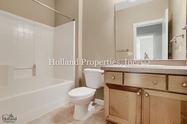 Building Photo - 10882 NE Red Wing Way