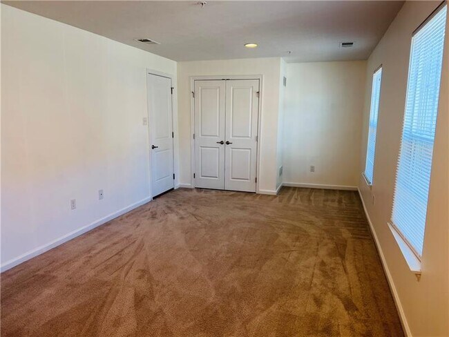 Building Photo - 1820 Rutgers Ln
