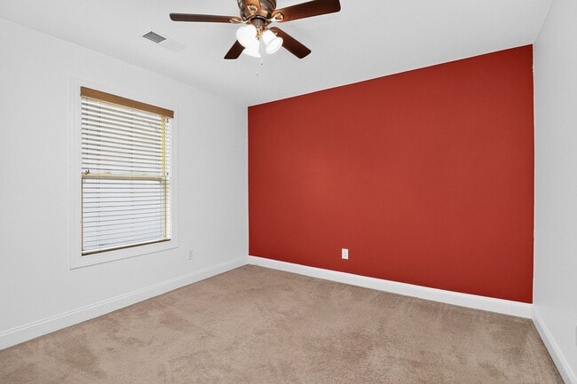 Building Photo - 549 Daventry Ct