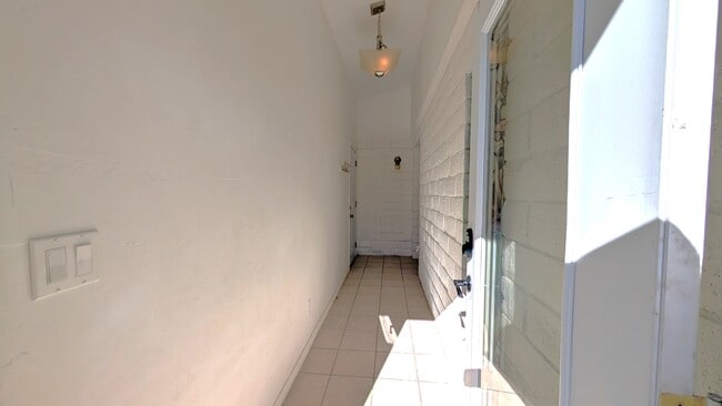 Building Photo - 1514 N Elaine Way