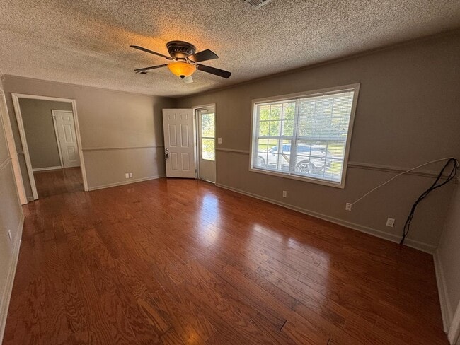 Building Photo - 3/2 House in Armuchee- $1,295