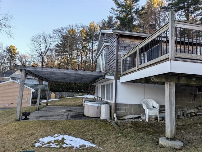 Building Photo - 27 Carrier Ln