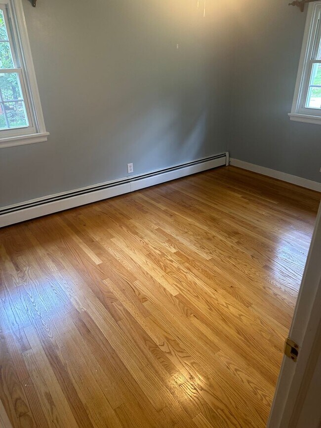 Building Photo - 3 Bed/3 Bath