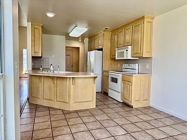 Building Photo - 806 Almoo St