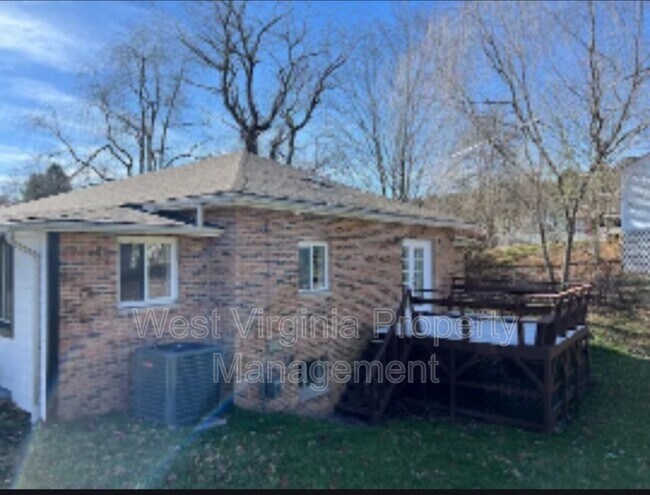 Building Photo - 415 Valley Rd