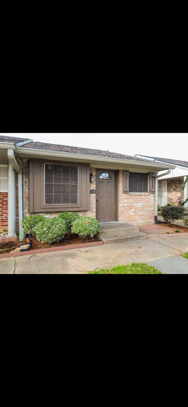 Building Photo - 1108 W Tri Oaks Ln