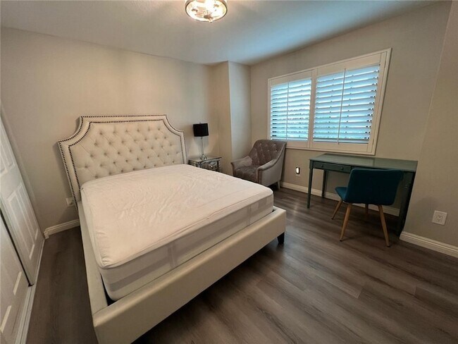 Building Photo - 428 W Huntington Dr